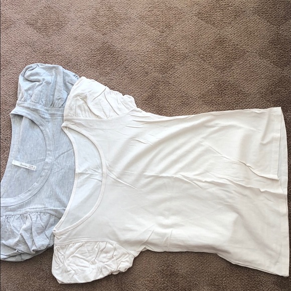 I am selling these as a bundle but two women shirt - Picture 3 of 6